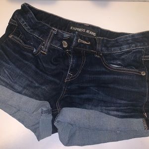 Express shorts 00
